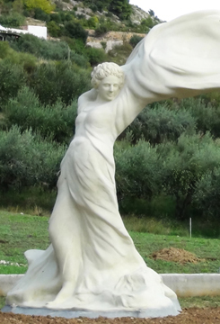 Die Skulptur „Nena im Wind“ ist in Epoxydharz angefertigt und anschließend mit Brac-Marmor-Look versehen. Das Ergebnis ist täuschend echt. Auf diese Weise kann jedes beliebige Material, z. B. Bronze oder Stein preiswert imitiert werden. Zusätzlich kann jedes Damengesicht individuell eingearbeitet werden. Die Skulptur, wie auf dem Foto, kostet 8.000 €. Weitere Wünsche auf Anfrage. 
		      <br>
Größe: ca. Höhe 2m x Breite 3 m